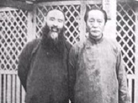 　　张大千与溥心畲合影