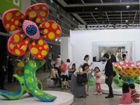被收购的香港艺博会，香港是中心？