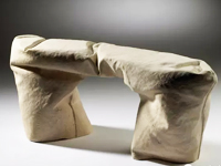 faye toogood《织物长椅—石膏原型》