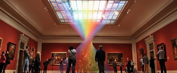 墨西哥艺术家Gabriel Dawe在博物馆中制造彩虹