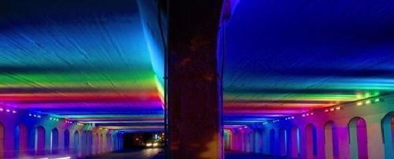 Bill FitzGibbons的迷幻霓虹隧道