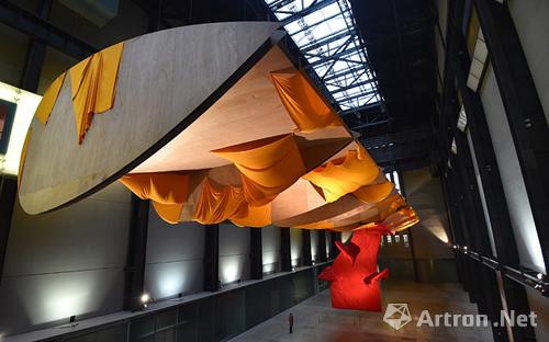 塔特尔装置雕塑亮相泰特现代涡轮大厅