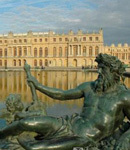 凡尔赛宫艺术品遭损坏